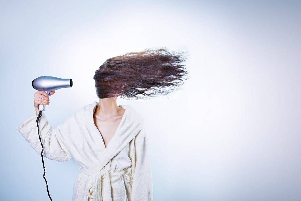 woman 586185 1920 - Teñirte el pelo en casa de manera fácil