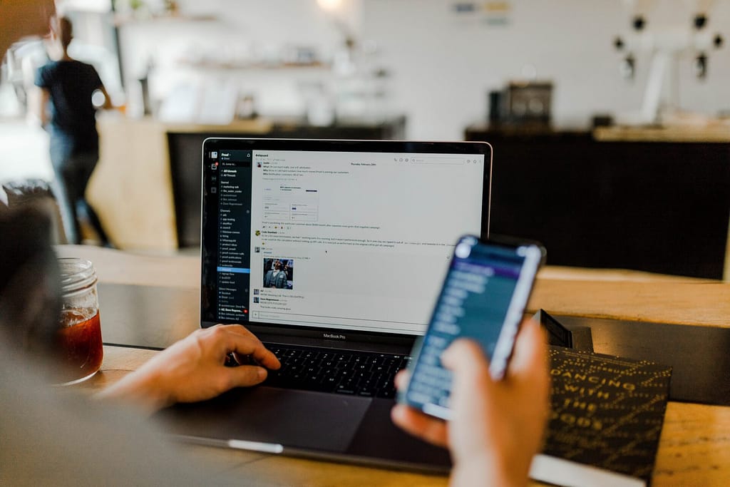 5 cosas que debes saber antes de comprar un móvil austin distel guij0yszpig unsplash - 5 cosas que debes saber antes de comprar un móvil