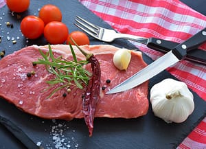 steak 2975323 640 - carne cruda  y hortalizas