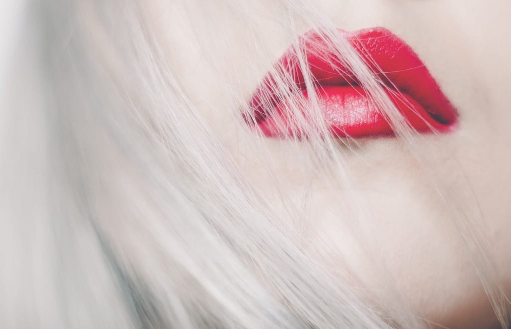 Tipo de labios y como maquillarlos woman 1281830 1920 - Tipo de labios y como maquillarlos